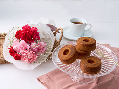 【New】カーネーションブーケ&焦がしキャラメルのバームクーヘンの通販・宅配・販売